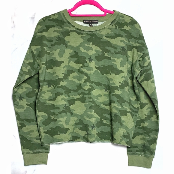 Camouflage Sweatshirt NWOT Medium - Picture 3 of 8